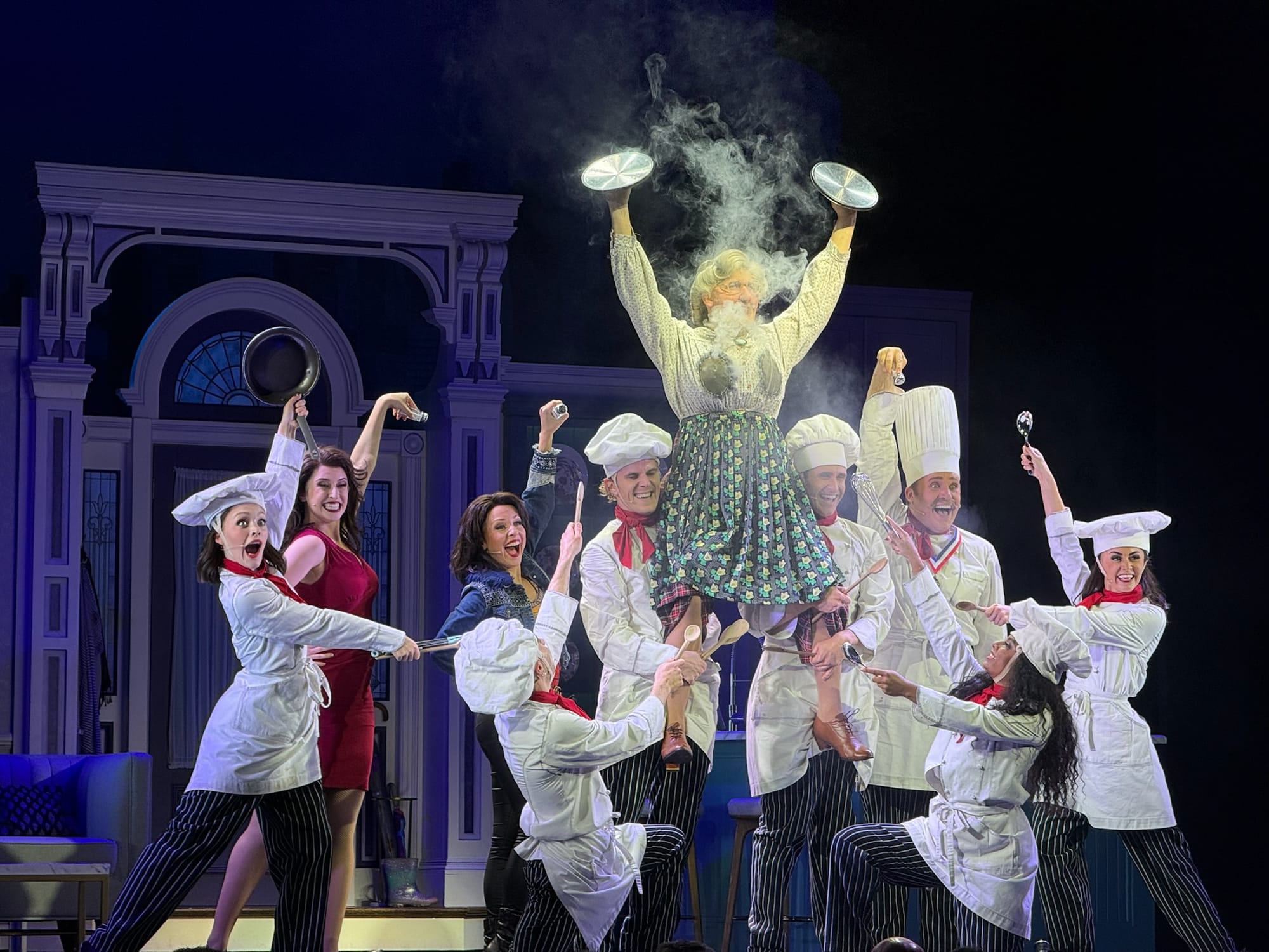 Musical-Review für Kreuzfahrer: Mrs. Doubtfire im Capitol Theater Düsseldorf