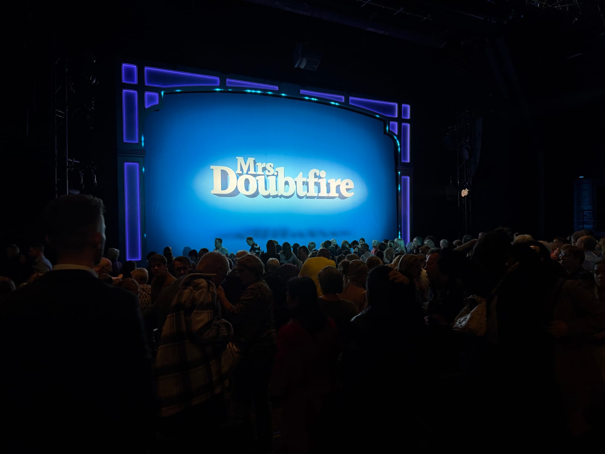 Musical-Review für Kreuzfahrer: Mrs. Doubtfire im Capitol Theater Düsseldorf