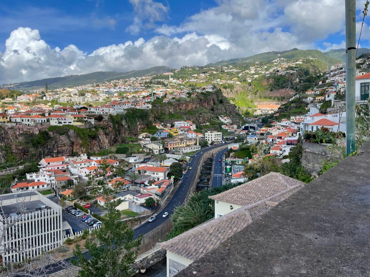 Regnerisches Abenteuer auf Madeira: Vom Marktbesuch in Funchal bis zum Monte