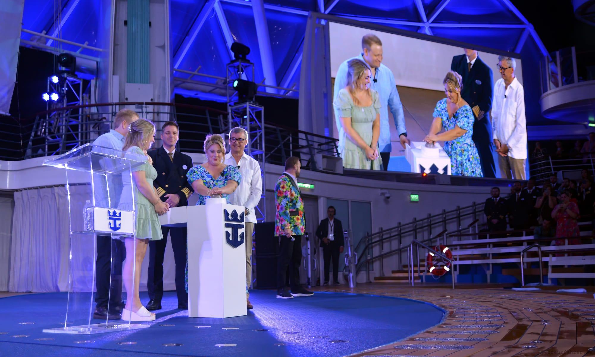 Royal Caribbean tauft Wonder of the Seas: Eine "Wonder Mom" als Taufpatin