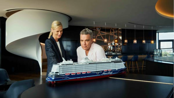 Robbie Williams tauft die Mein Schiff Relax: Sei dabei beim Mega-Event 2025!