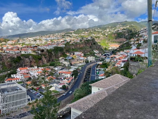 Regnerisches Abenteuer auf Madeira: Vom Marktbesuch in Funchal bis zum Monte