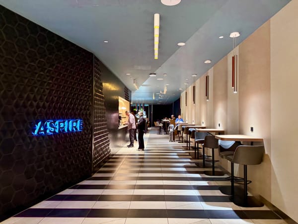 Karibik-Kreuzfahrt mit American Express – Reisebeginn & Lounge-Erlebnis in Amsterdam